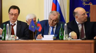 В ДГИНХ прошло обсуждение распределения бюджета республики 2015-2016