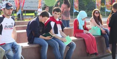 В Махачкале прошел книжный флэш - моб